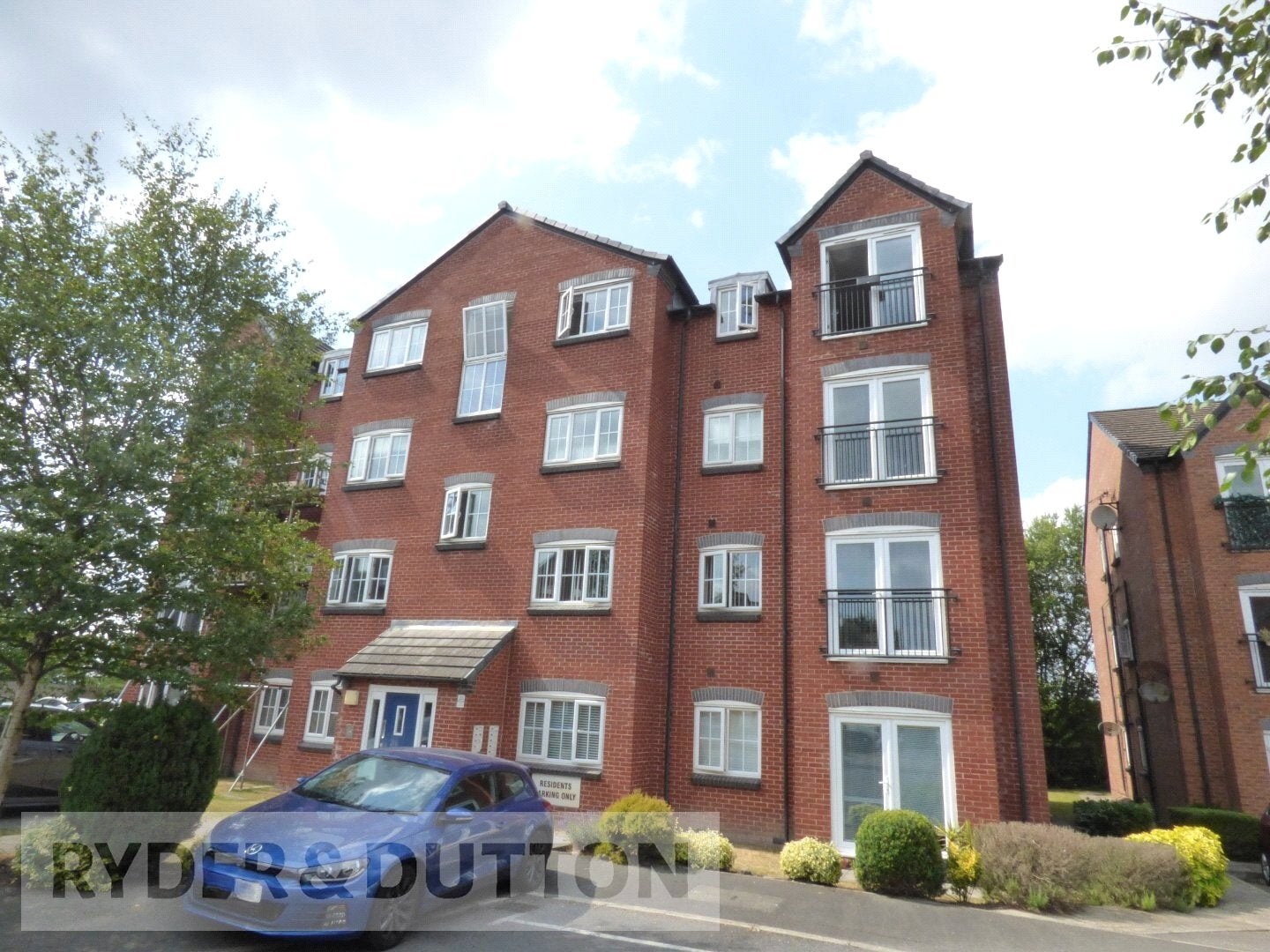Flat Baldwins Close in Royton