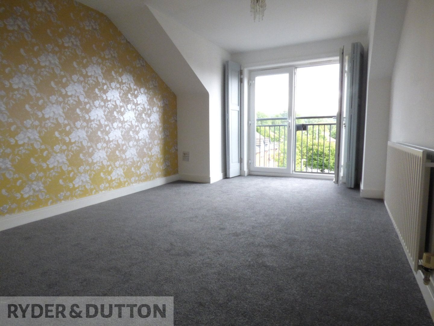 Flat Baldwins Close in Royton