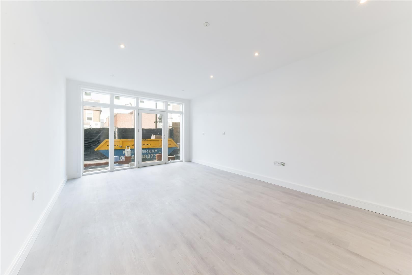 Flat Kingston Road in Greater London