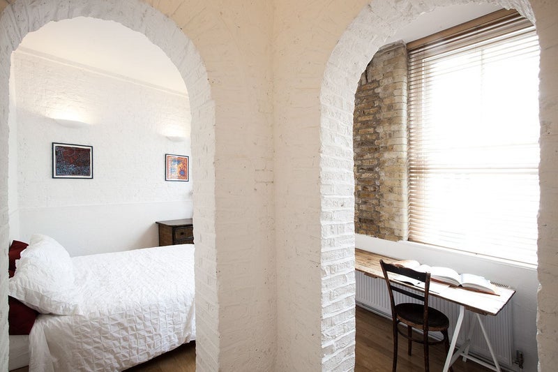 Flat Wilton Way in Greater London