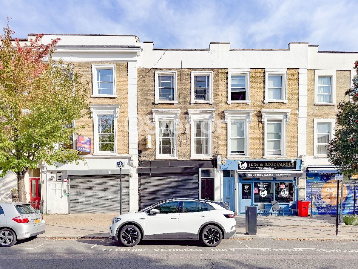 Flat Junction Road in Greater London