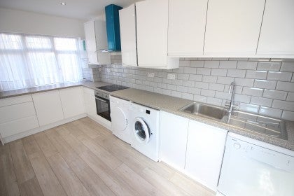 House Wigginton Avenue in Greater London