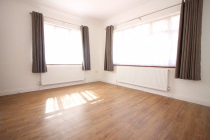 House Wigginton Avenue in Greater London