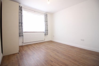 House Wigginton Avenue in Greater London