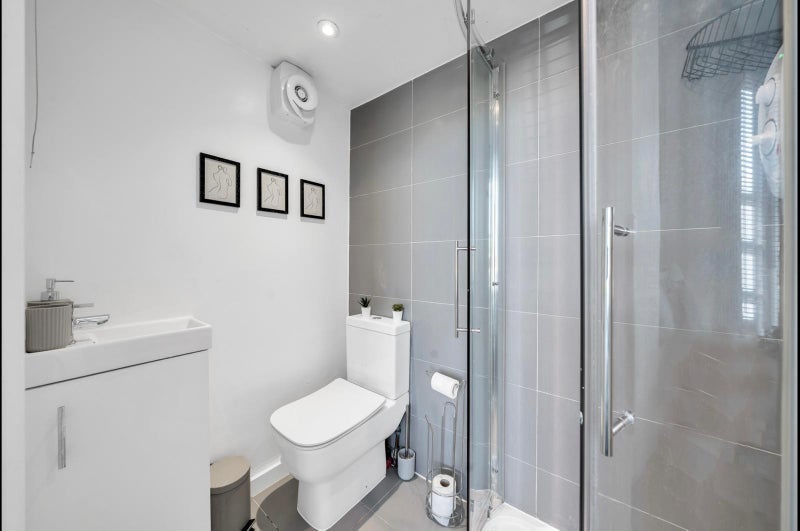 Room Malcolm Road in Greater London
