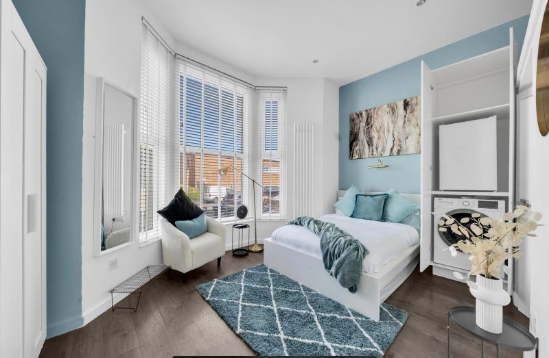 Room Malcolm Road in Greater London