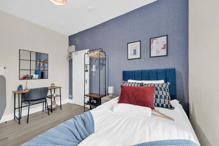 Flat Wightman Road in Greater London