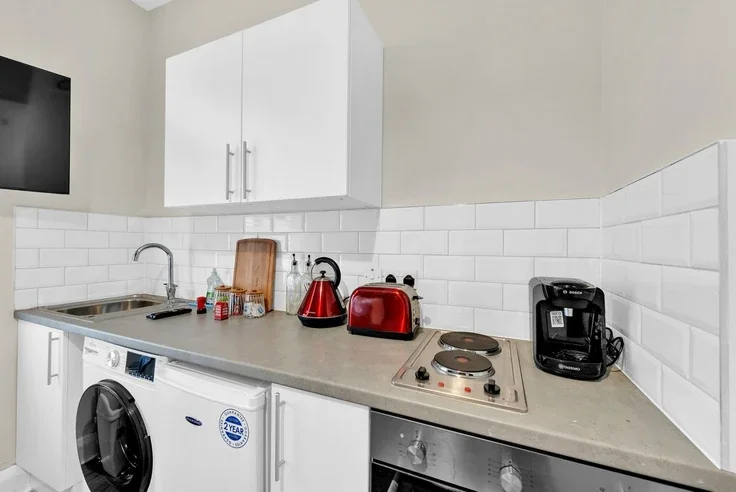 Flat Wightman Road in Greater London