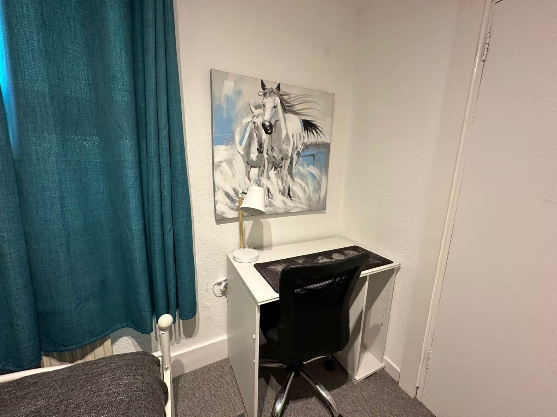Room Springfield Road in Guildford