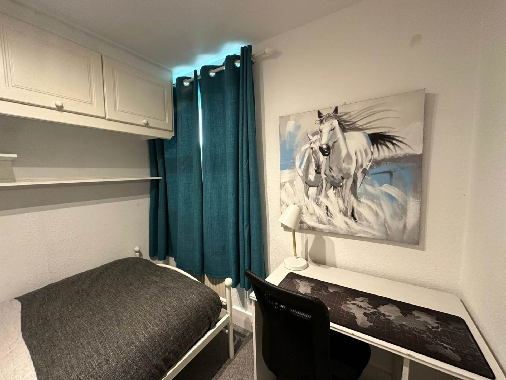 Room Springfield Road in Guildford