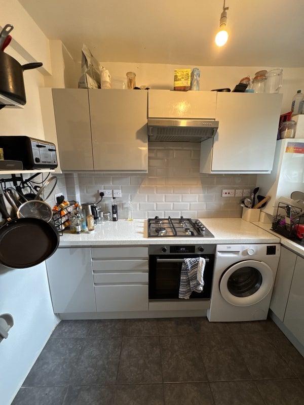 Flat Pembury Road in Greater London