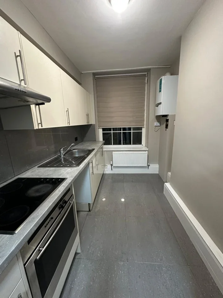 Flat Caledonian Estate in Greater London