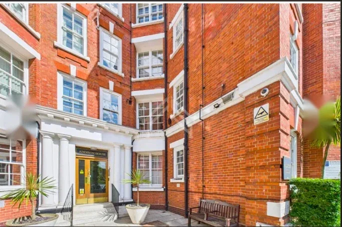Flat Grove End Road in City of Westminster