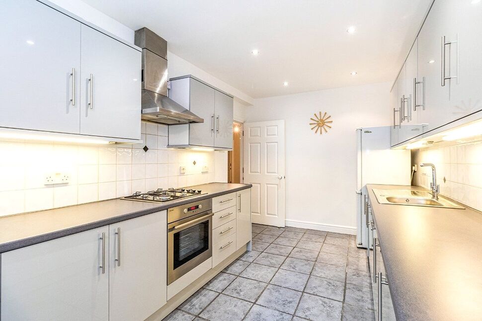 Flat Penners Gardens in Greater London