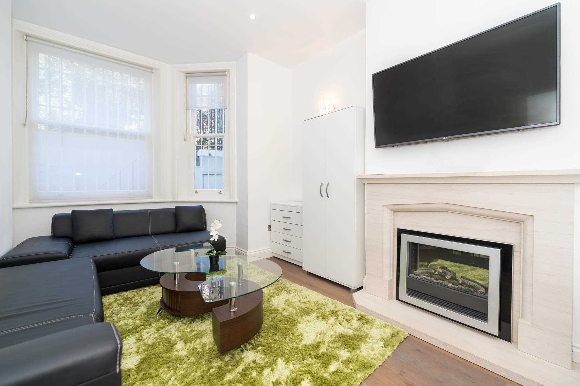 Flat Lennox Gardens in Greater London