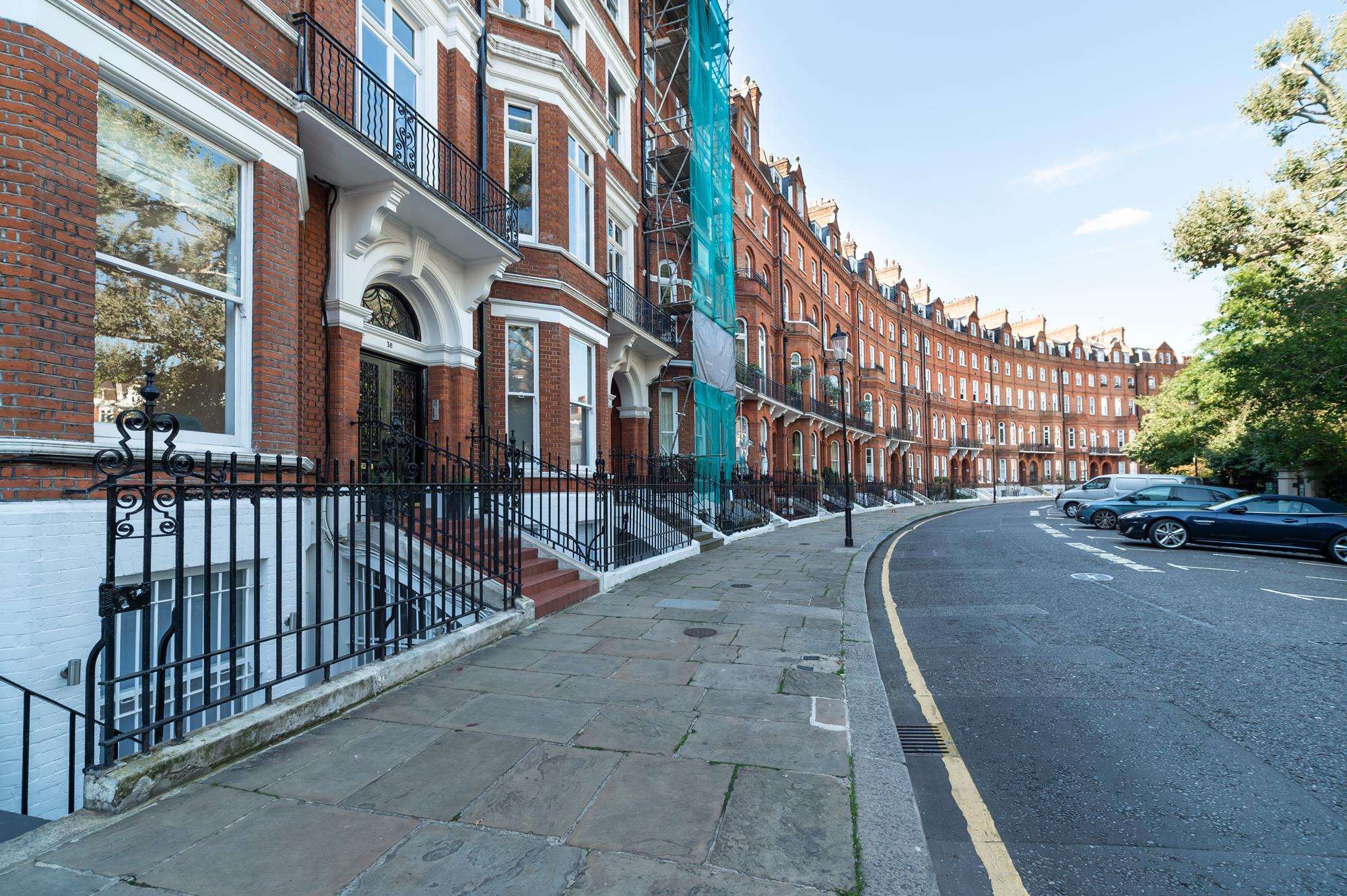 Flat Lennox Gardens in Greater London