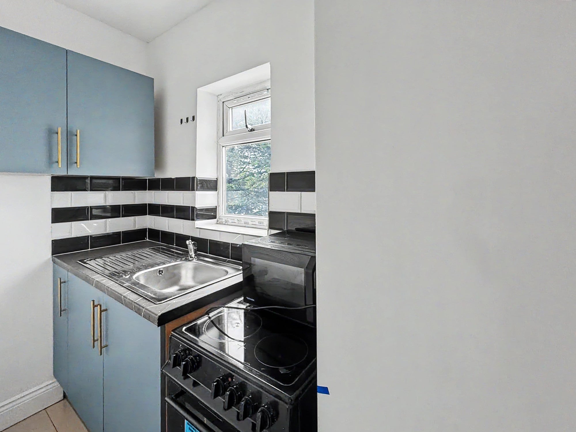Flat Chatsworth Crescent in London
