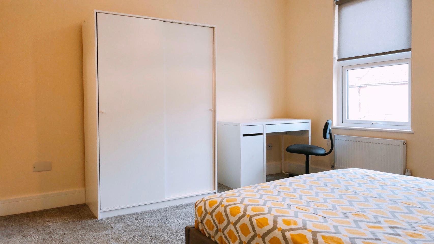 Room Whippendell Road in Watford