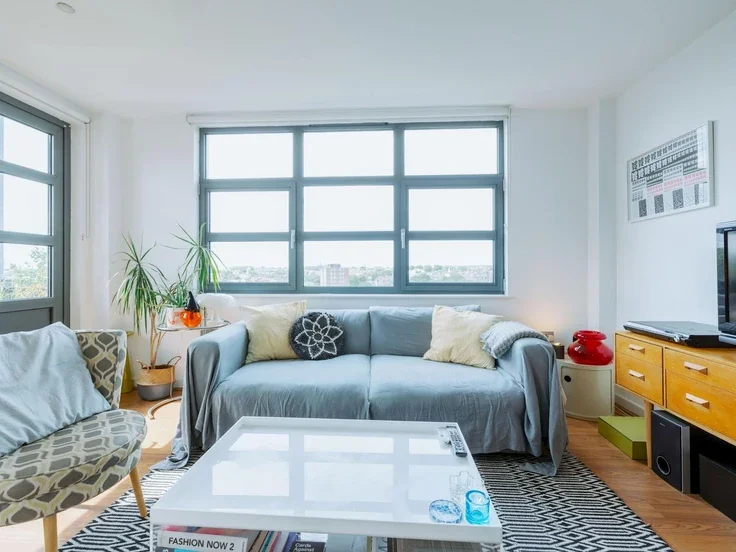 Flat Southgate Road in Greater London