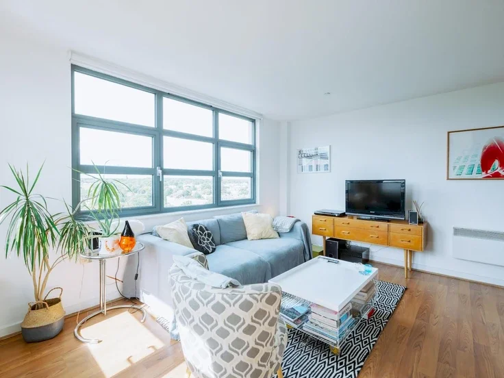 Flat Southgate Road in Greater London