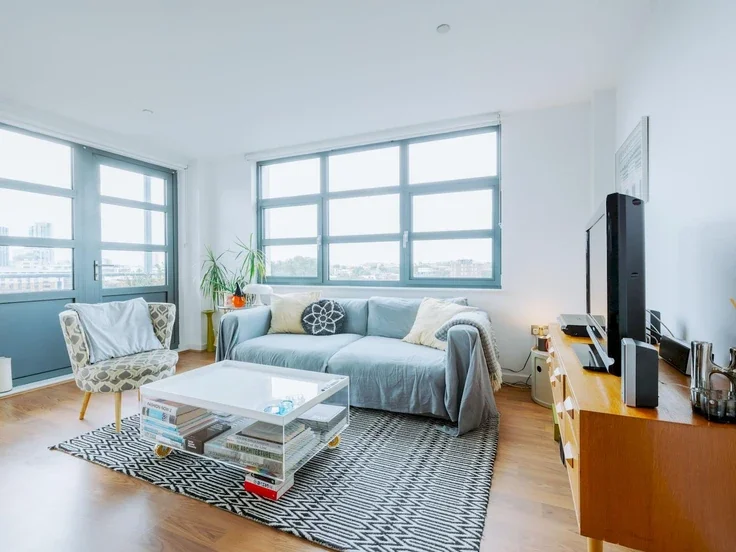 Flat Southgate Road in Greater London