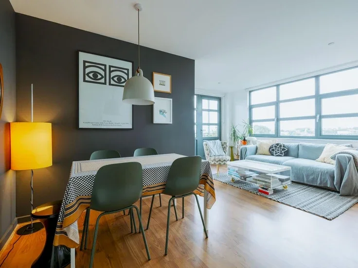Flat Southgate Road in Greater London