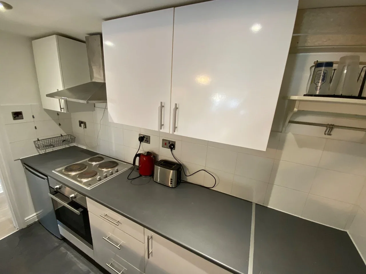 Flat Saint Barnabas Road in Greater London