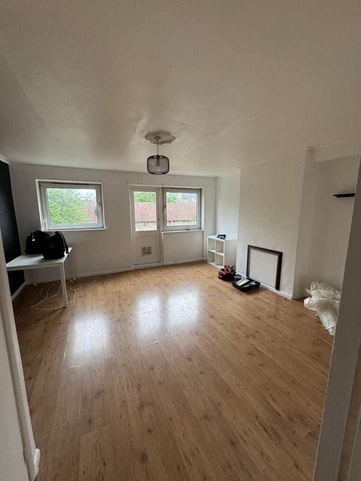 Flat Alma Street in Greater London