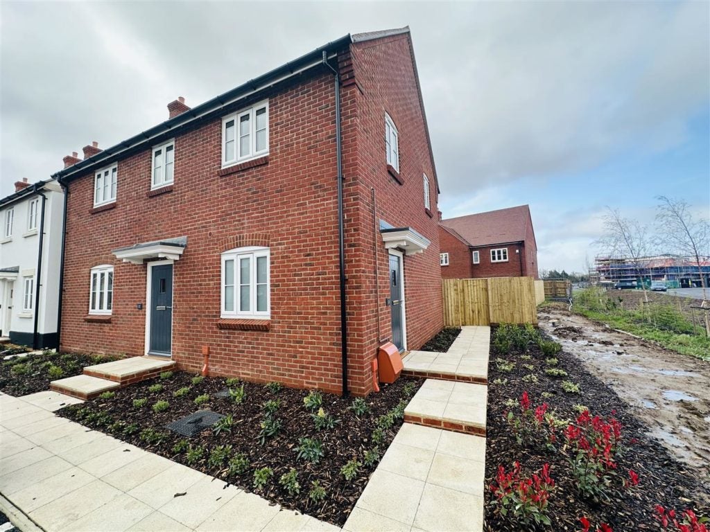 Flat Leigh Road in Wimborne Minster