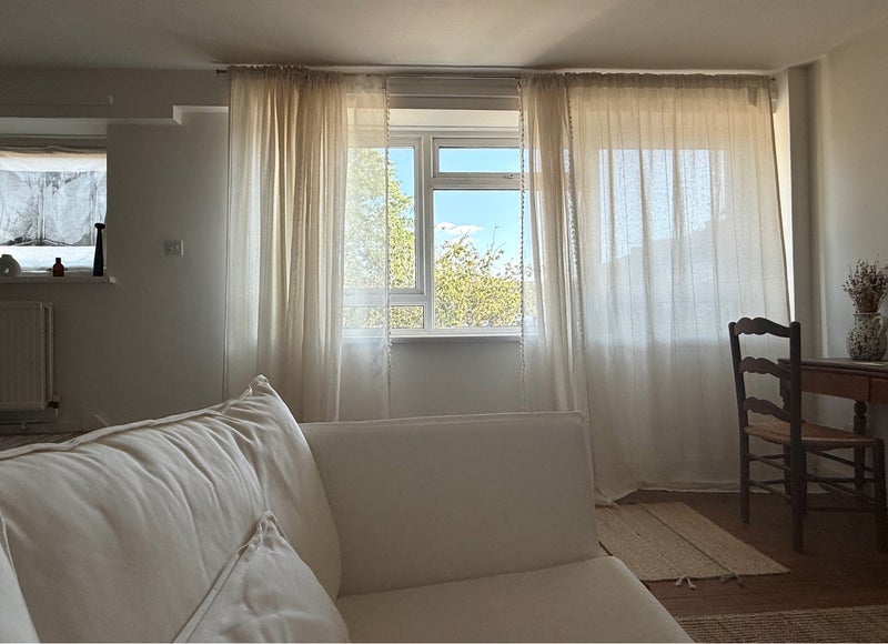 Room Courtlands Avenue in Greater London