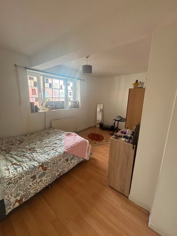 Room Fairclough Street in Greater London