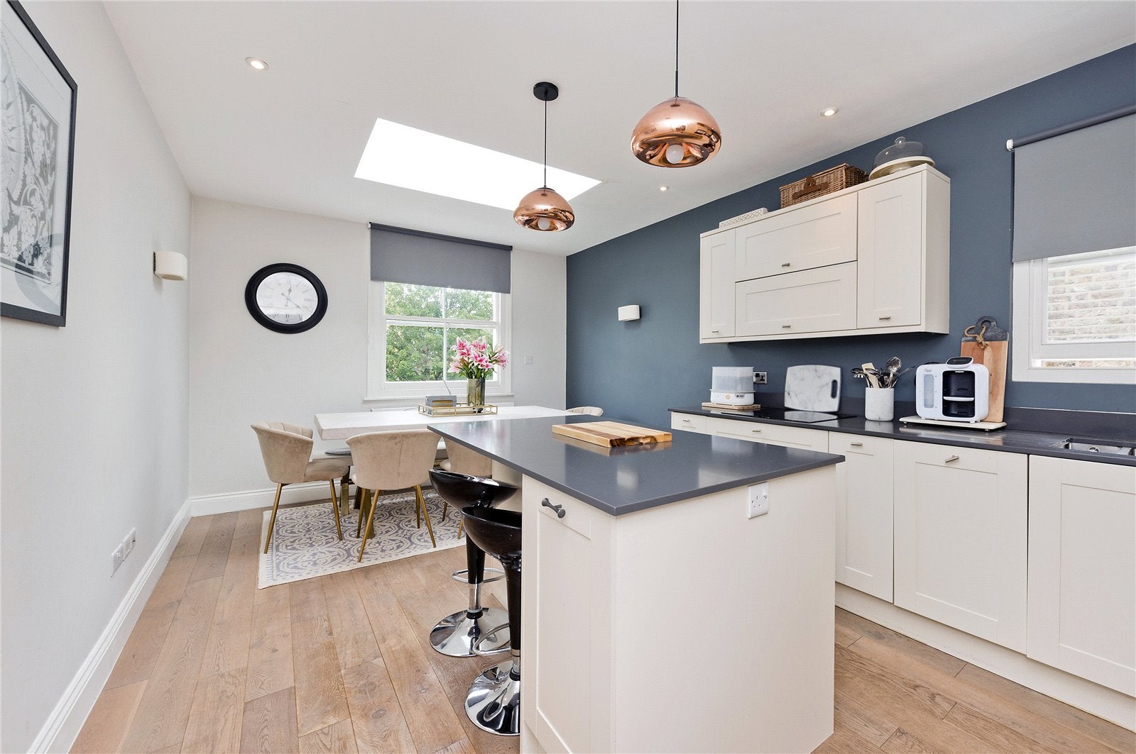 Flat Fulham Palace Road in Greater London