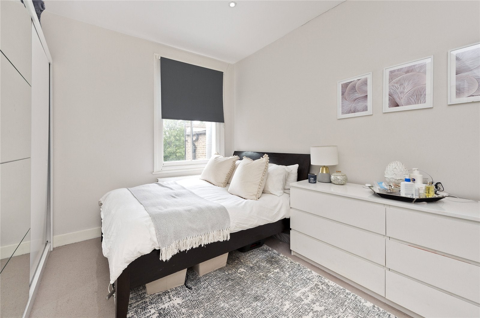 Flat Fulham Palace Road in Greater London