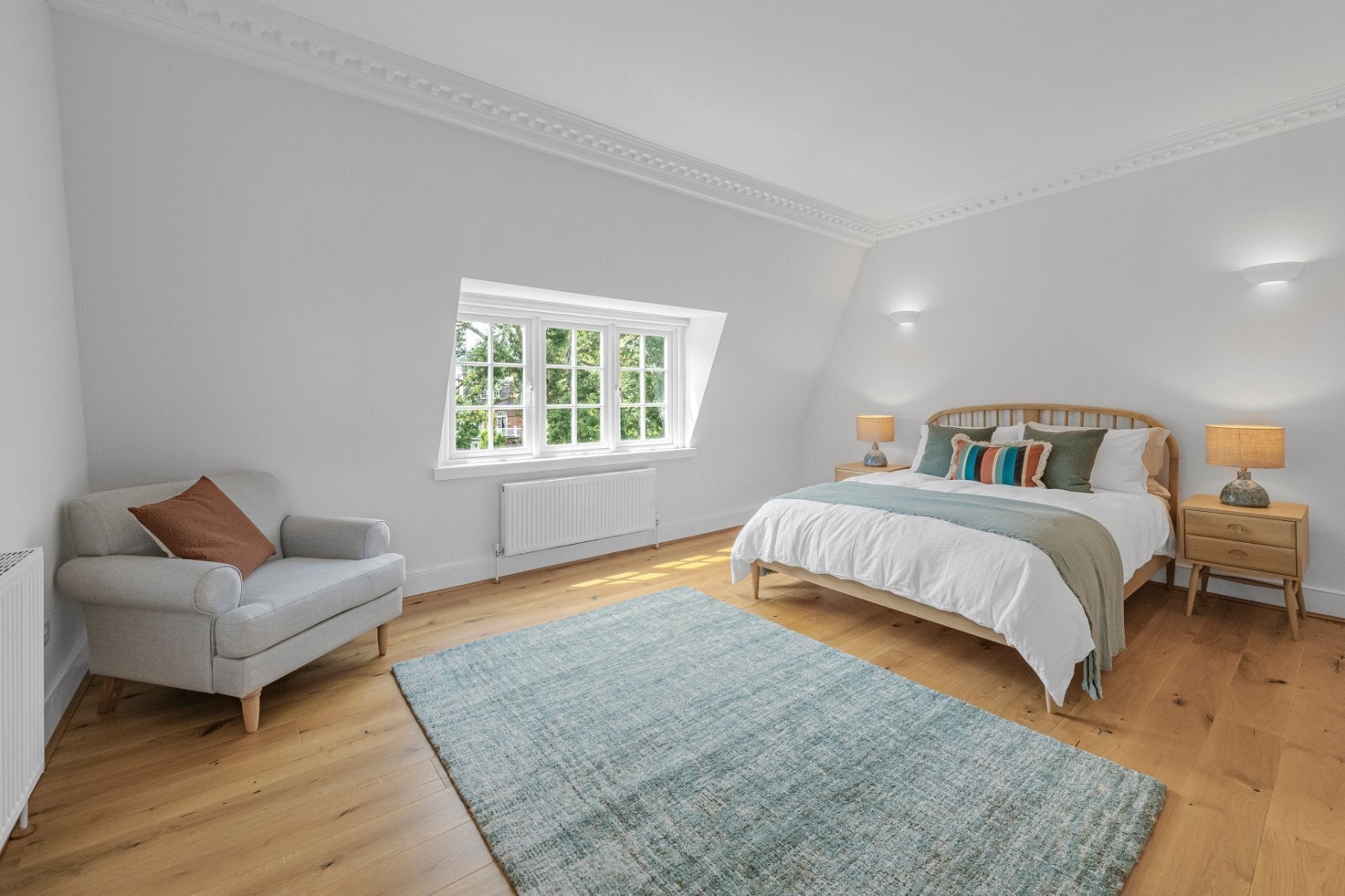 Flat Lawn Crescent in Greater London