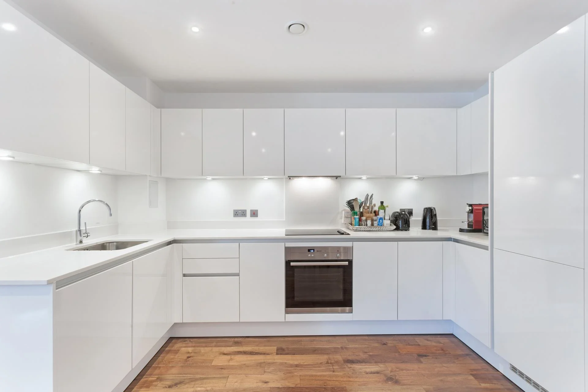 Flat Loveridge Road in Greater London