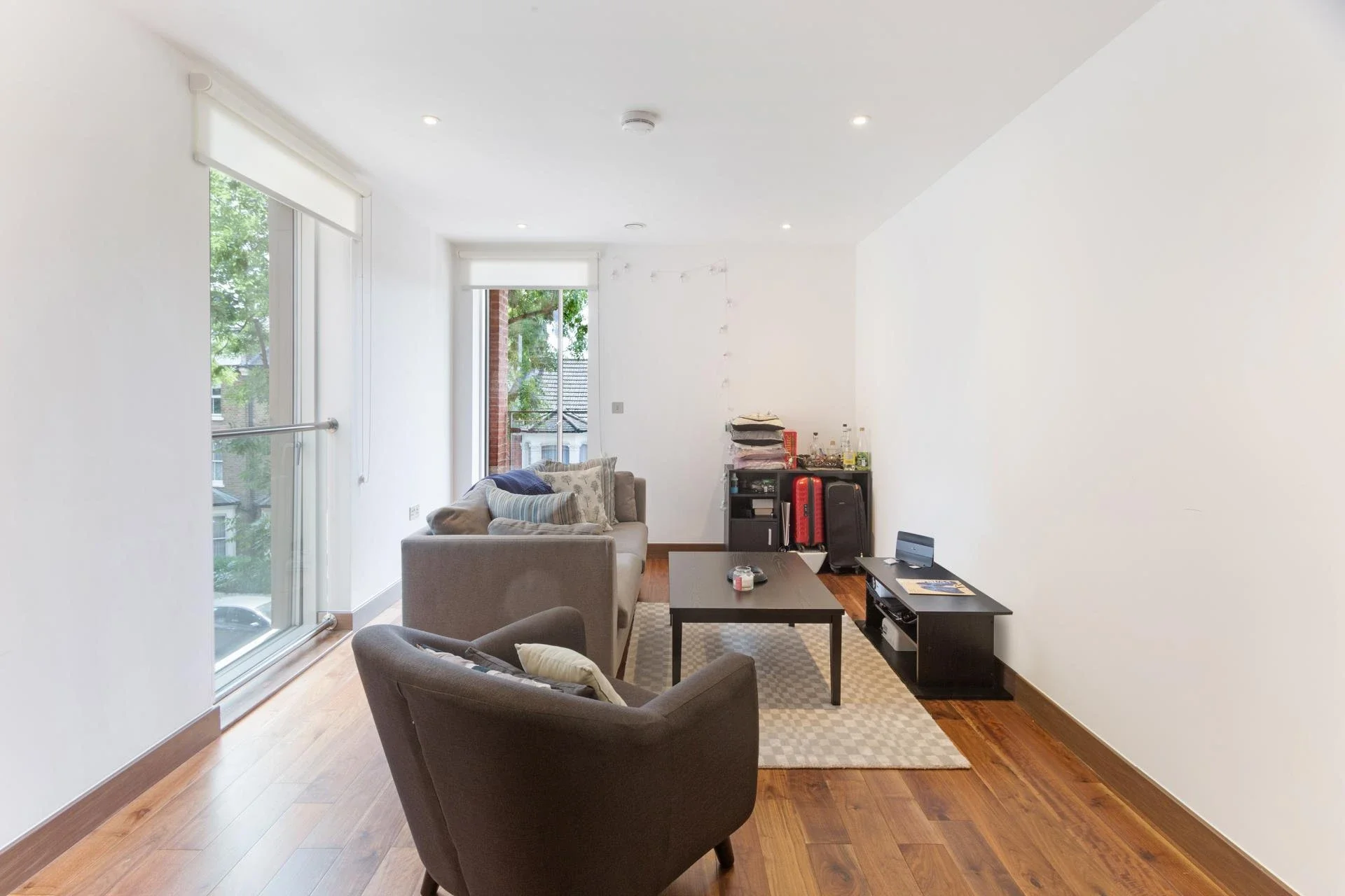 Flat Loveridge Road in Greater London