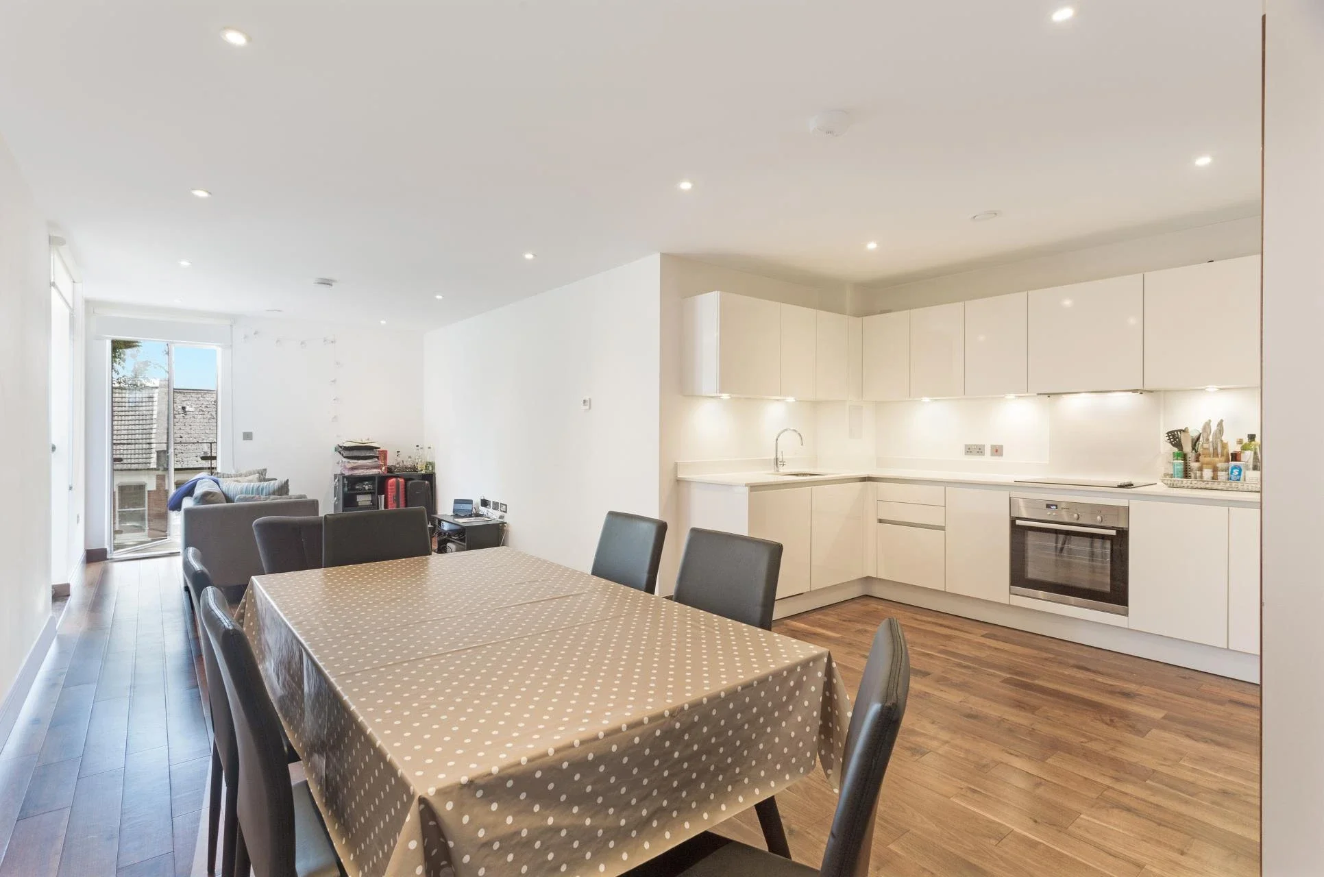 Flat Loveridge Road in Greater London