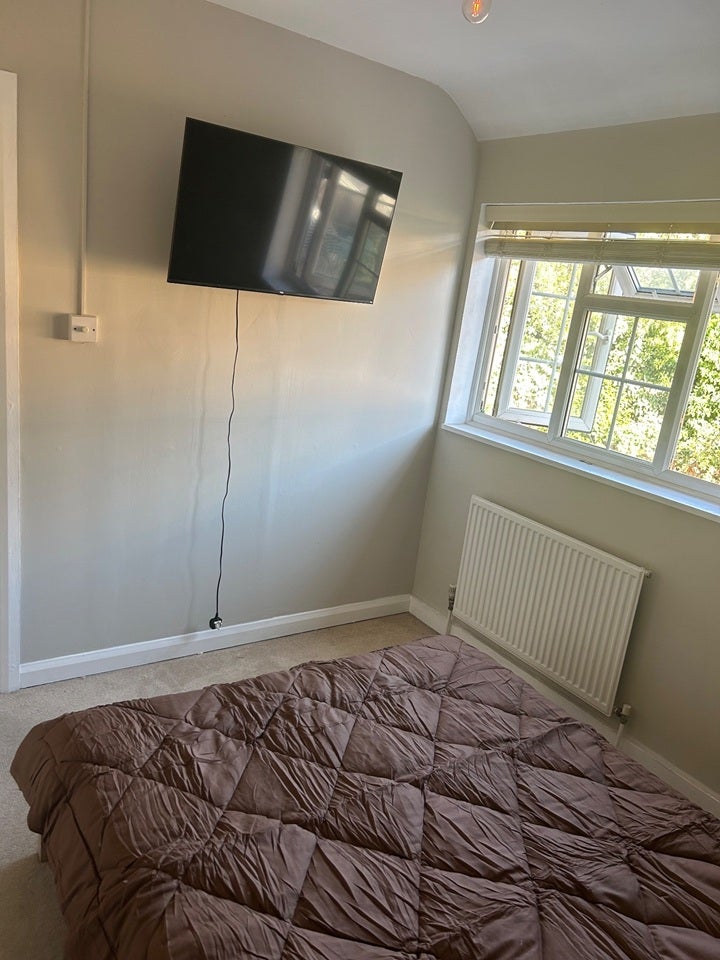 Room Woburn Avenue in Greater London