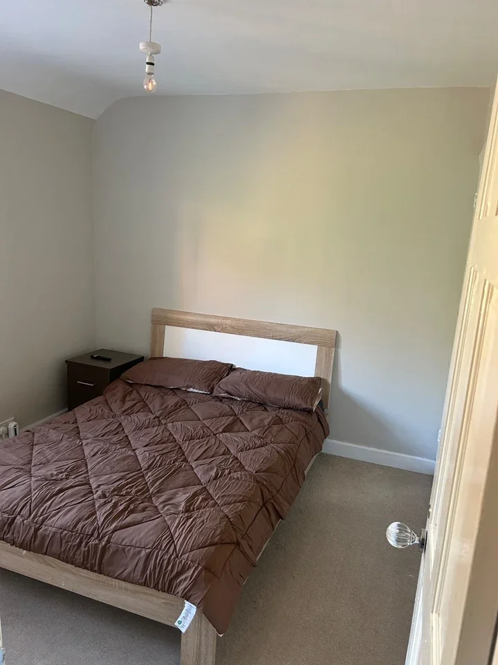 Room Woburn Avenue in Greater London
