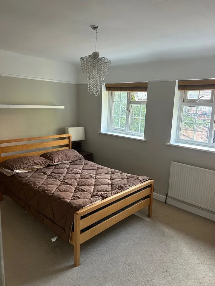Room Woburn Avenue in Greater London