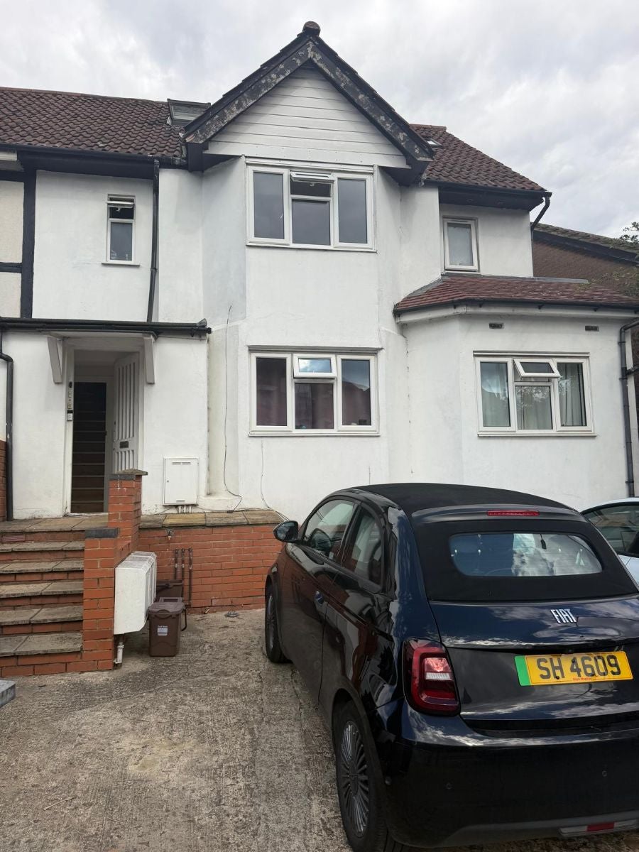 Flat Renters Avenue in Greater London
