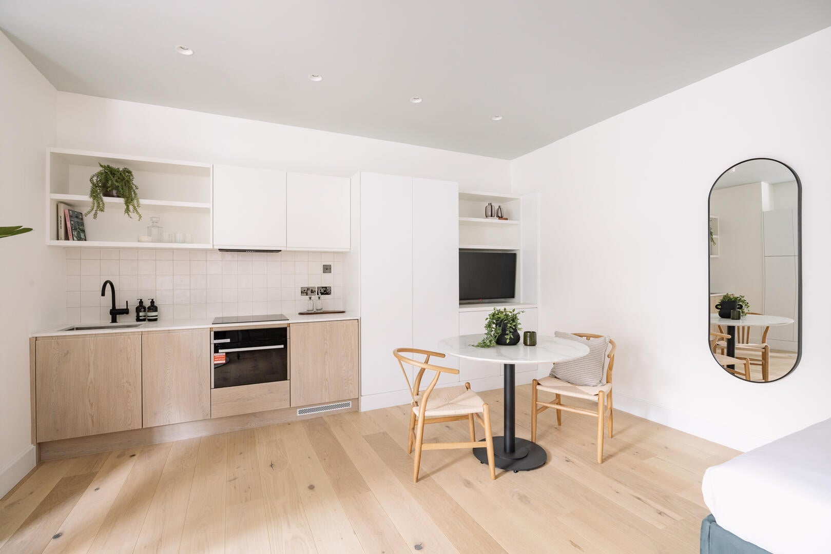 Flat Warwick Road in Greater London