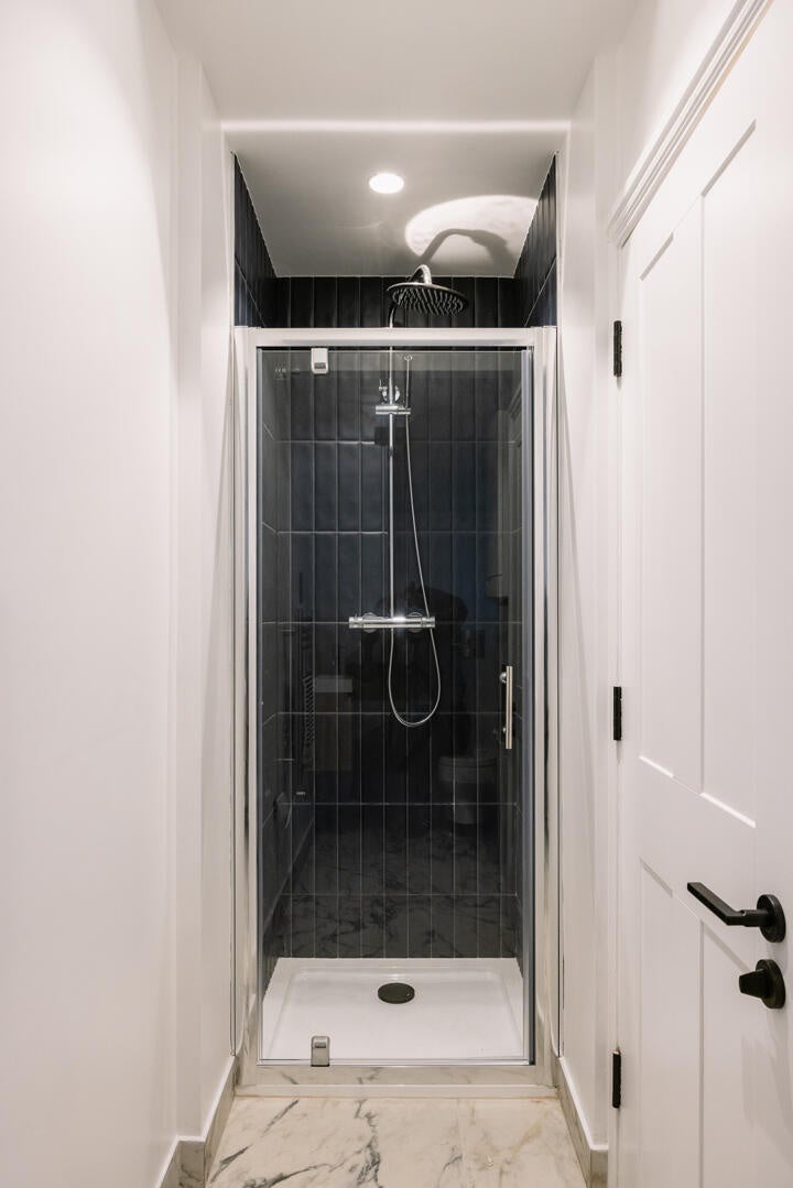Flat Warwick Road in Greater London