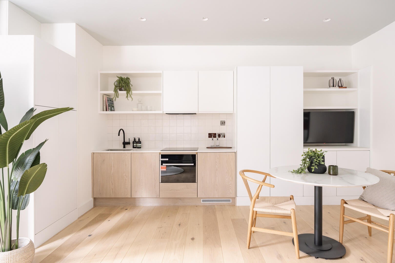 Flat Warwick Road in Greater London