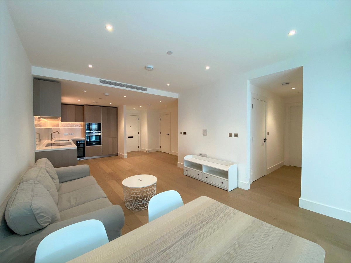 Flat Prince of Wales Drive in Greater London