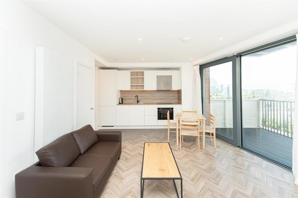 Flat Gillender Street in Greater London