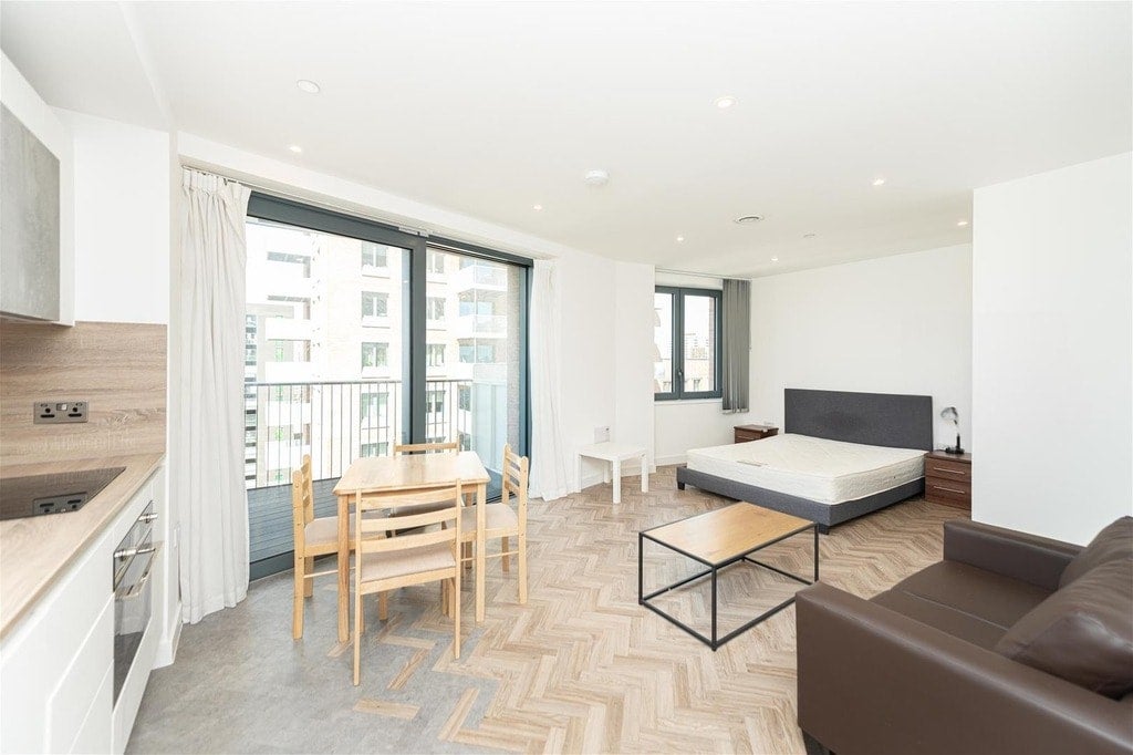 Flat Gillender Street in Greater London