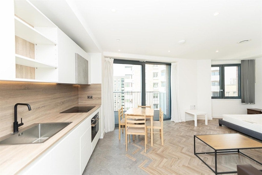 Flat Gillender Street in Greater London