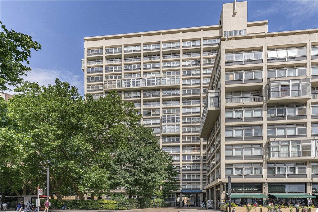 Flat Newington Causeway in Greater London