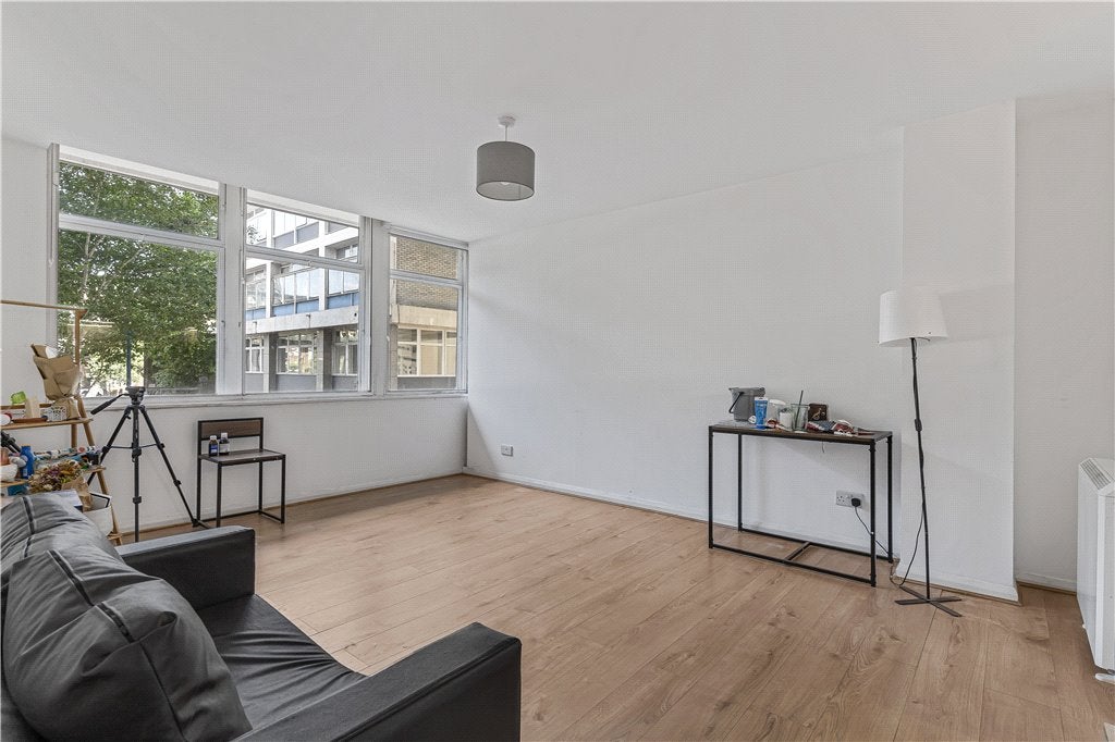 Flat Newington Causeway in Greater London